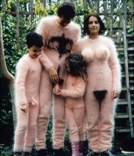 weirdest-family-photo-ever-probably-nsfw.jpg